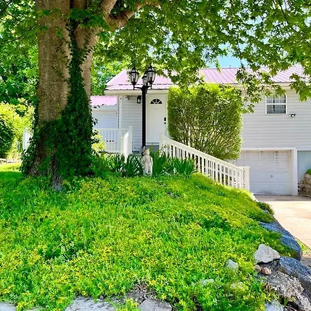 Cozy 3 Bedroom Home A Short Walk To Main Street Shadow Lake Dance Night Club